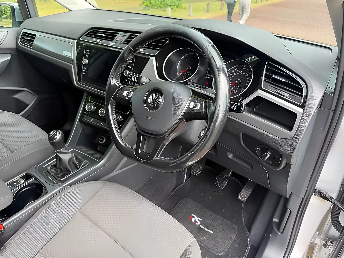 Used 2017 Volkswagen Touran Se Silver - Interior and Exterior details 10