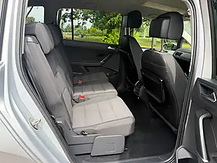 Used 2017 Volkswagen Touran Se Silver - Interior and Exterior details 11