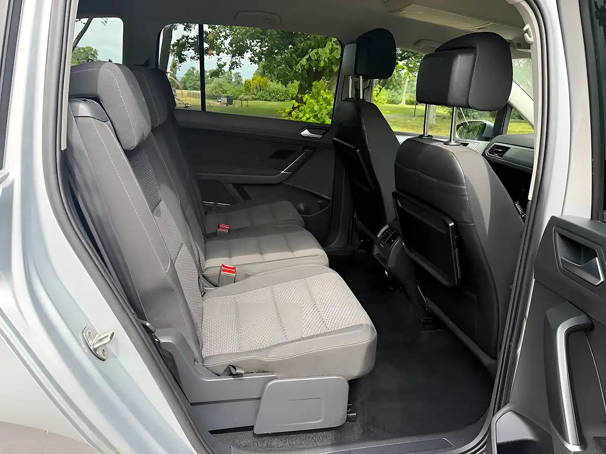 Used 2017 Volkswagen Touran Se Silver - Interior and Exterior details 11