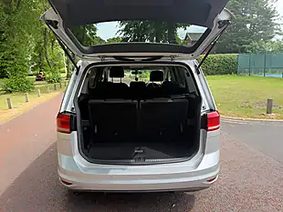 Used 2017 Volkswagen Touran Se Silver - Interior and Exterior details 12