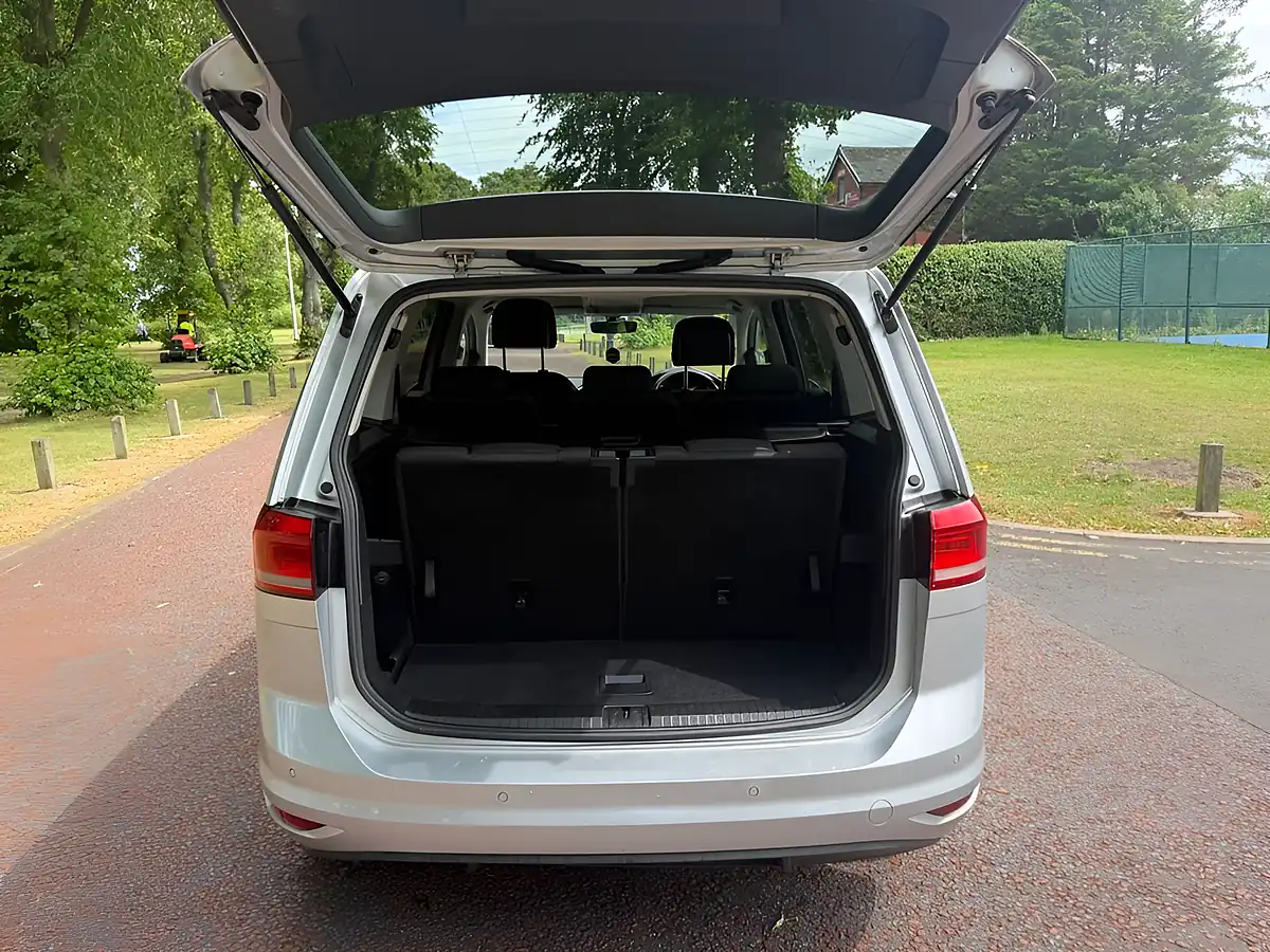 Used 2017 Volkswagen Touran Se Silver - Interior and Exterior details 12