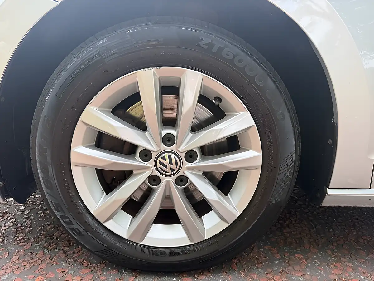 Used 2017 Volkswagen Touran Se Silver - Interior and Exterior details 15