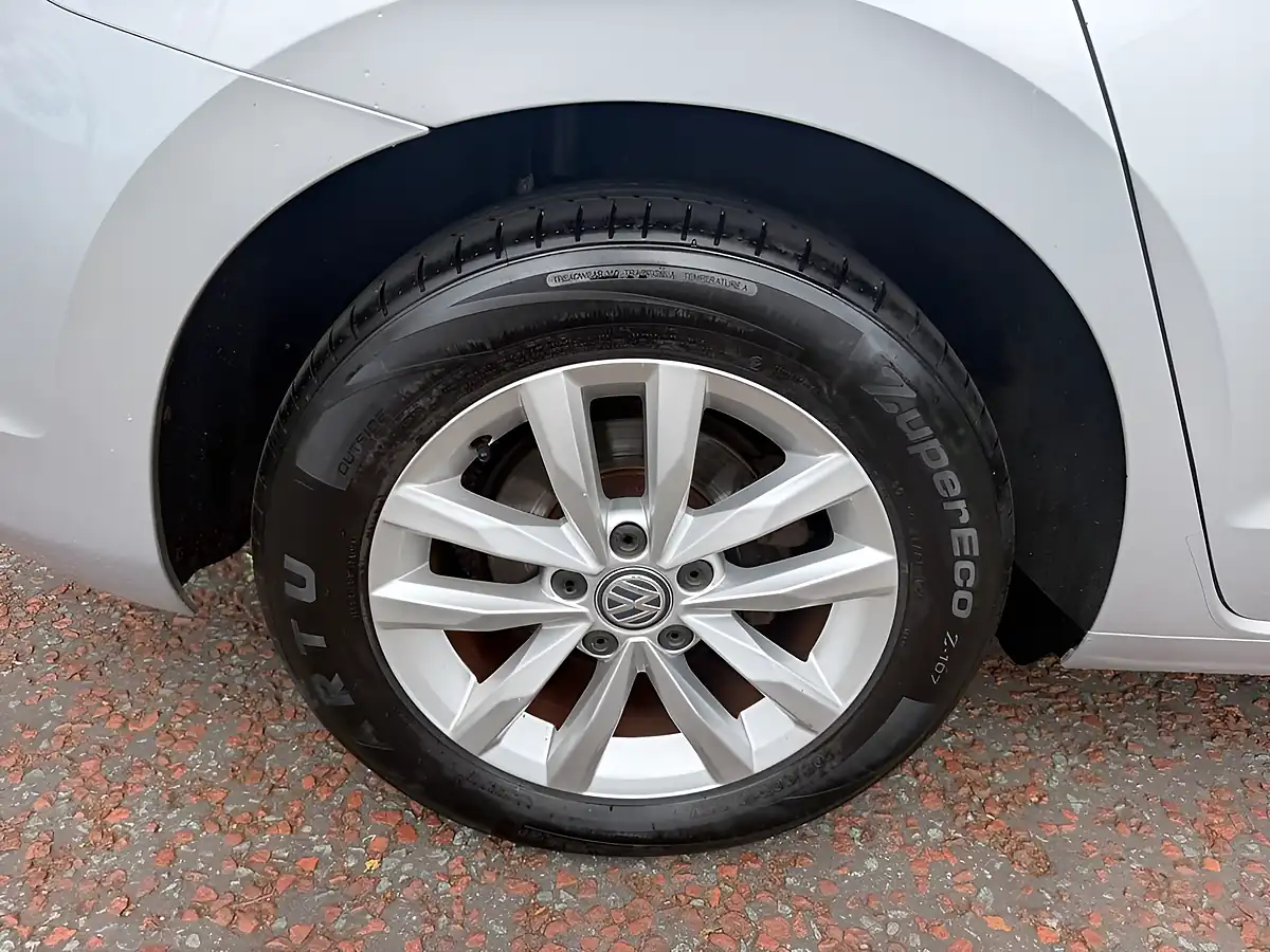 Used 2017 Volkswagen Touran Se Silver - Interior and Exterior details 16