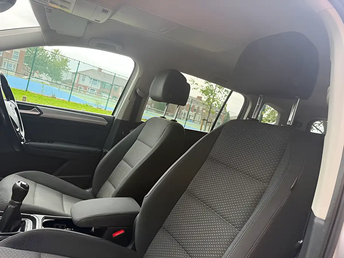 Used 2017 Volkswagen Touran Se Silver - Interior and Exterior details 17