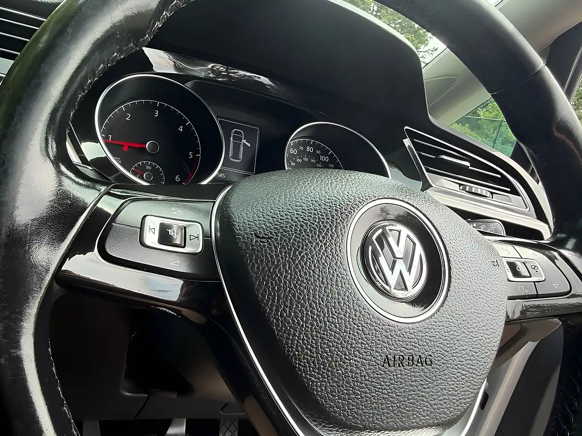 Used 2017 Volkswagen Touran Se Silver - Interior and Exterior details 18