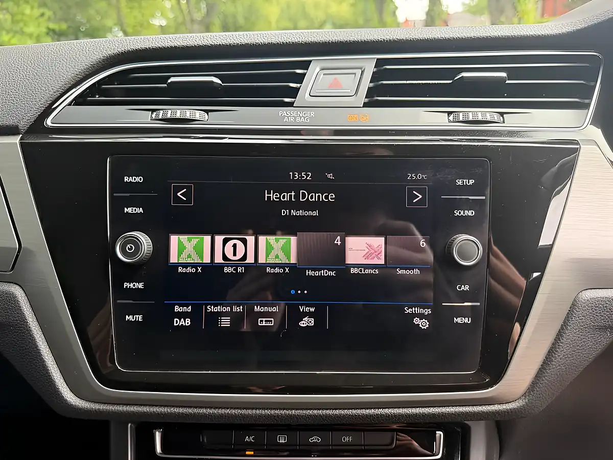 Used 2017 Volkswagen Touran Se Silver - Interior and Exterior details 19