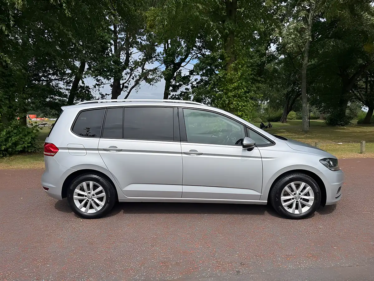 Used 2017 Volkswagen Touran Se Silver - Interior and Exterior details 2