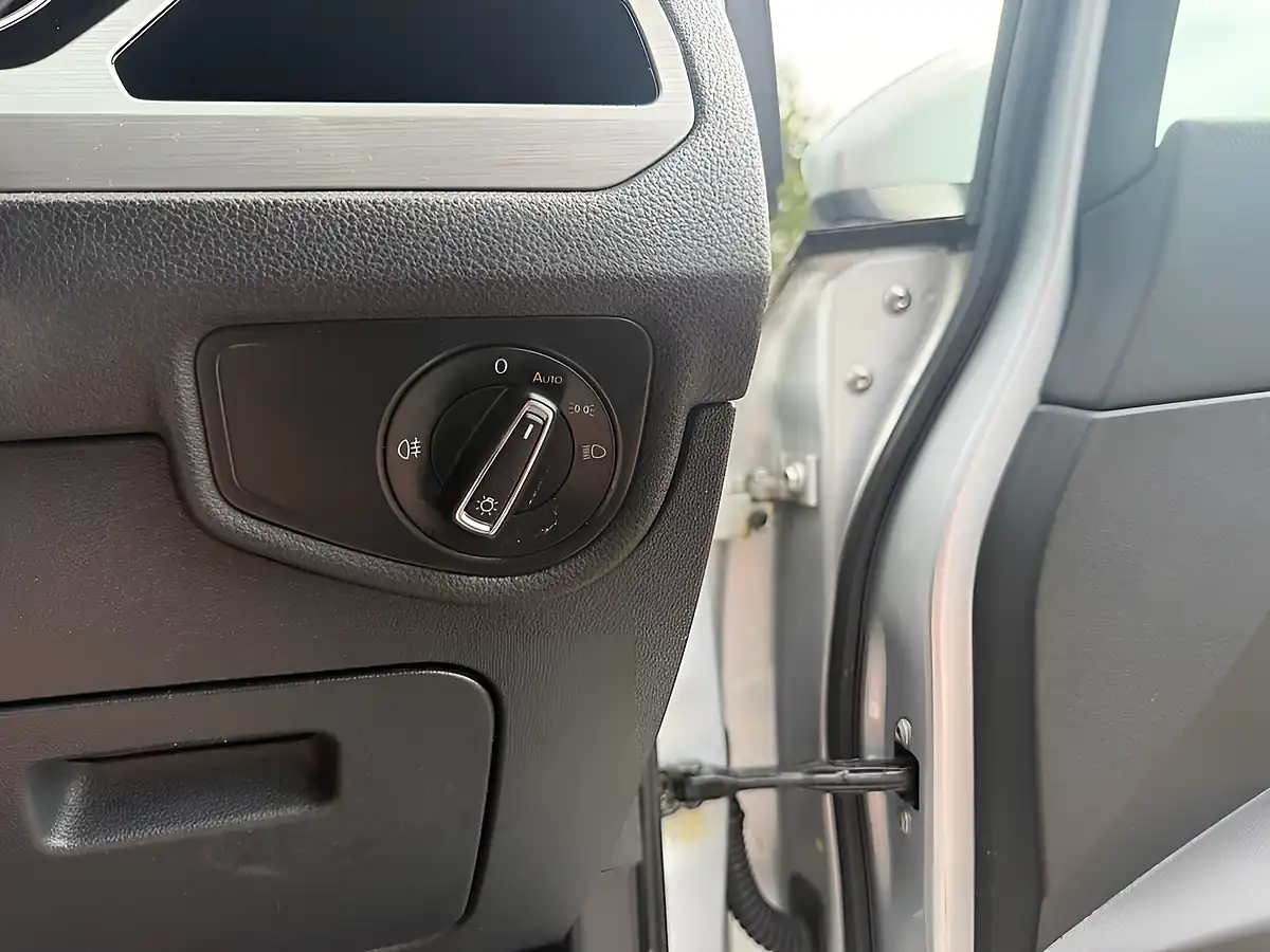 Used 2017 Volkswagen Touran Se Silver - Interior and Exterior details 20