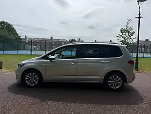 Used 2017 Volkswagen Touran Se Silver - Interior and Exterior details 6