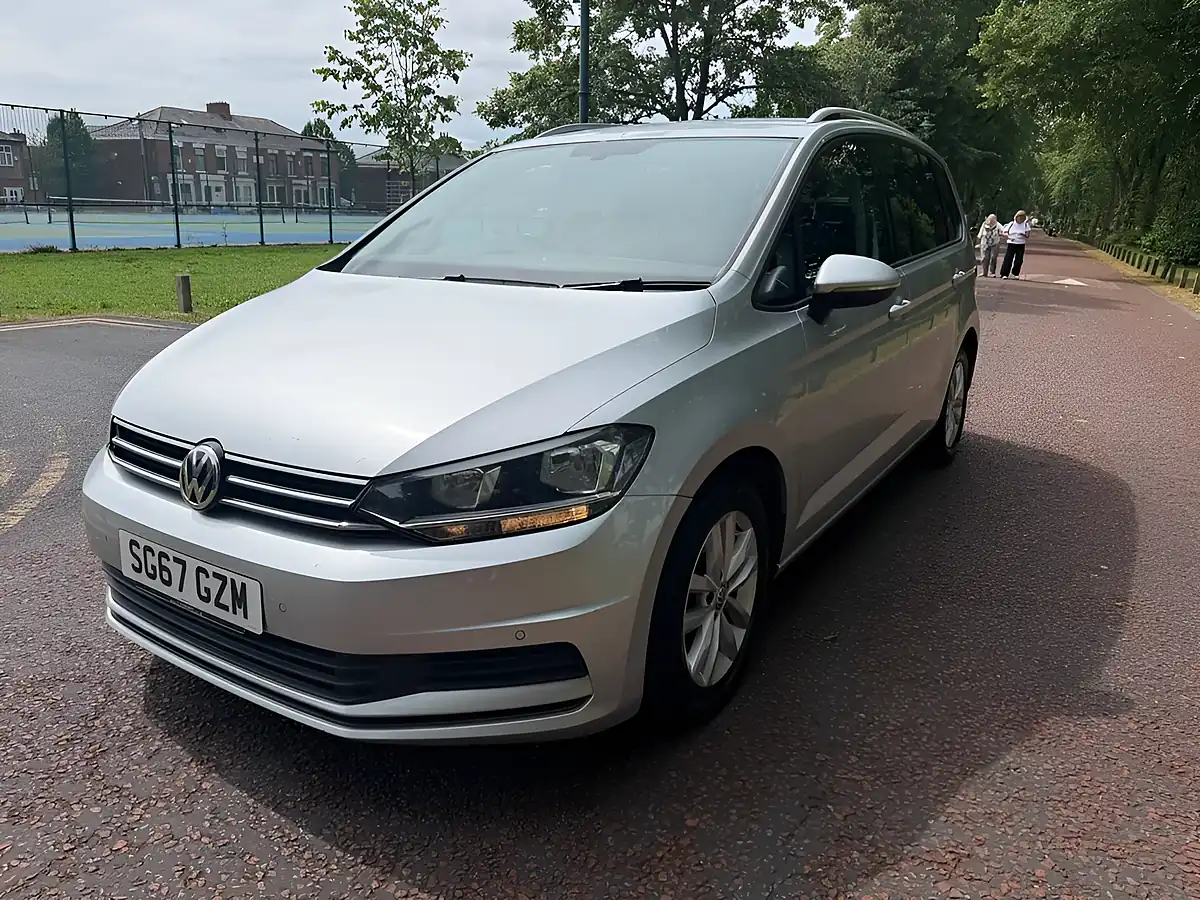 Used 2017 Volkswagen Touran Se Silver - Interior and Exterior details 7