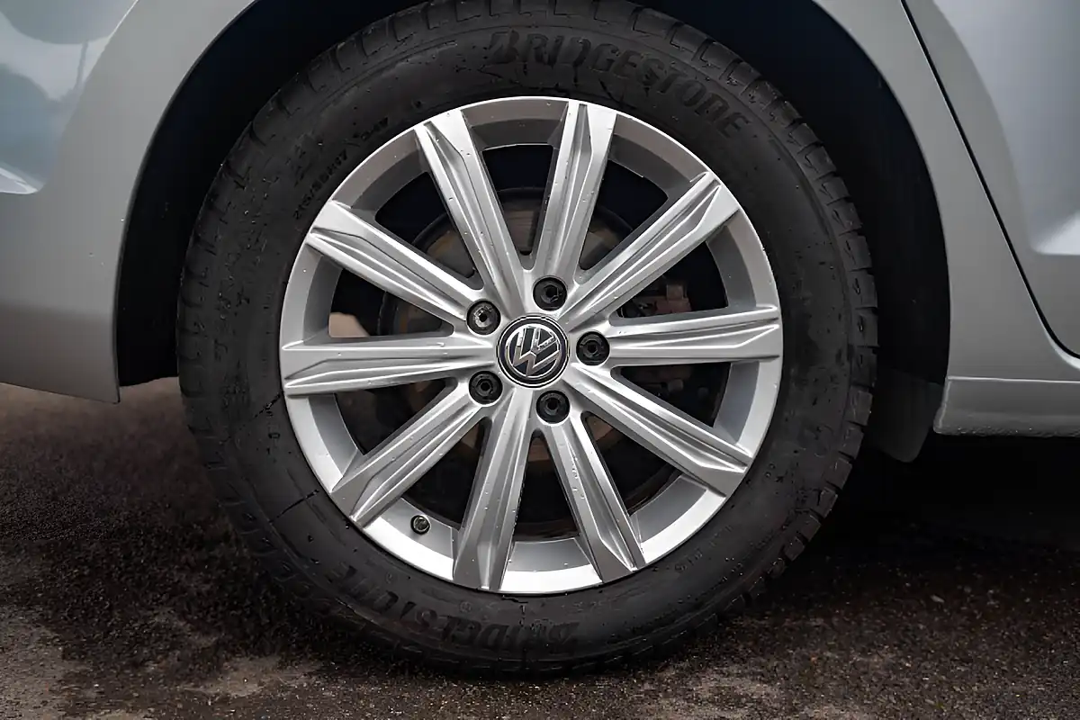 Used 2017 Volkswagen Touran Sel Reflex Silver - Interior and Exterior details 12