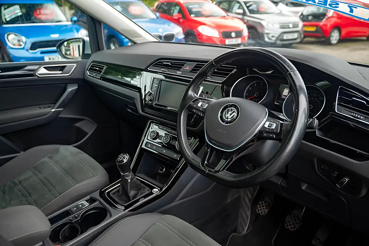 Used 2017 Volkswagen Touran Sel Reflex Silver - Interior and Exterior details 2