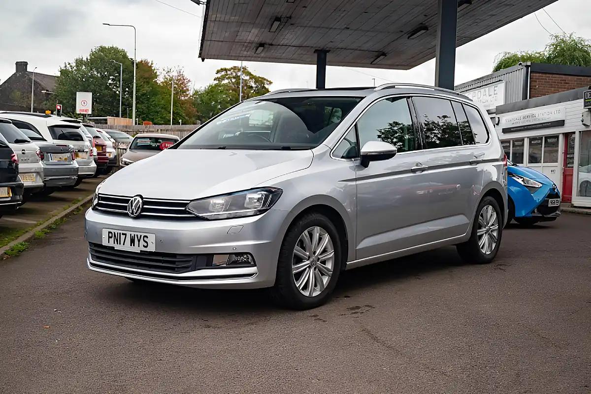 Used 2017 Volkswagen Touran Sel Reflex Silver - Interior and Exterior details 4