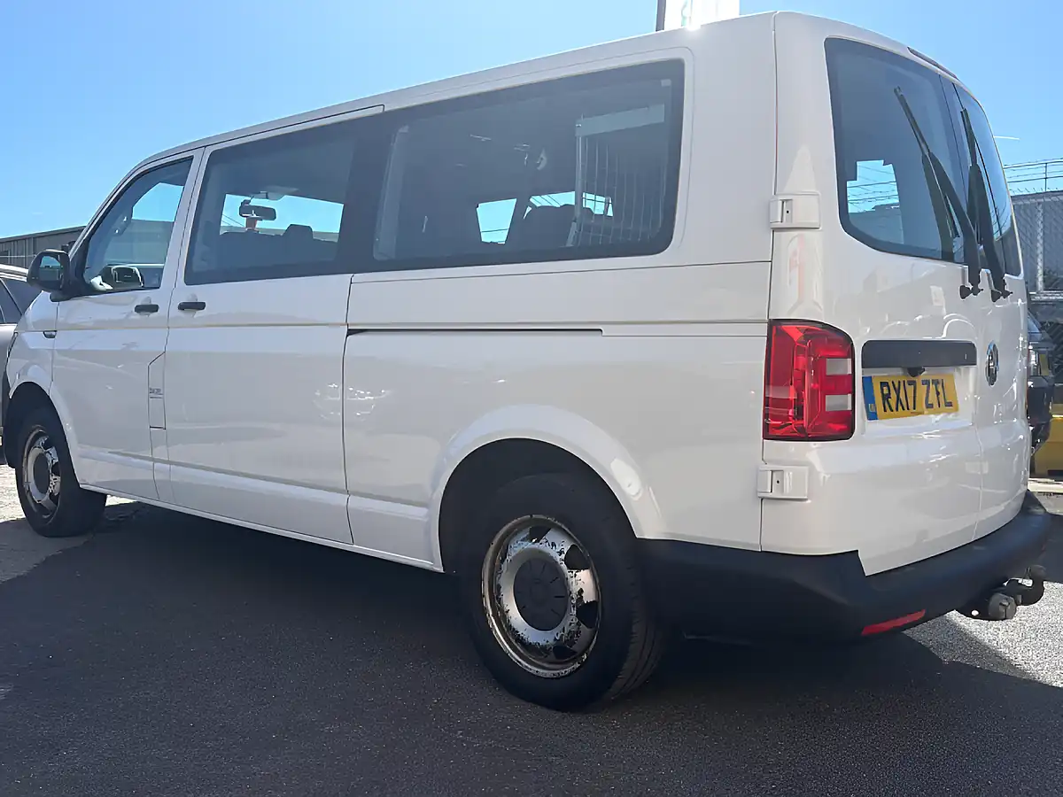 Used 2017 Volkswagen Transporter Shuttle Bluemotion Tech S FWD Lwb Euro 6 White - Interior and Exterior details 10
