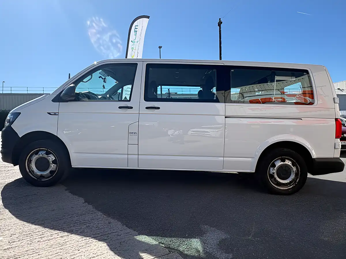 Used 2017 Volkswagen Transporter Shuttle Bluemotion Tech S FWD Lwb Euro 6 White - Interior and Exterior details 11