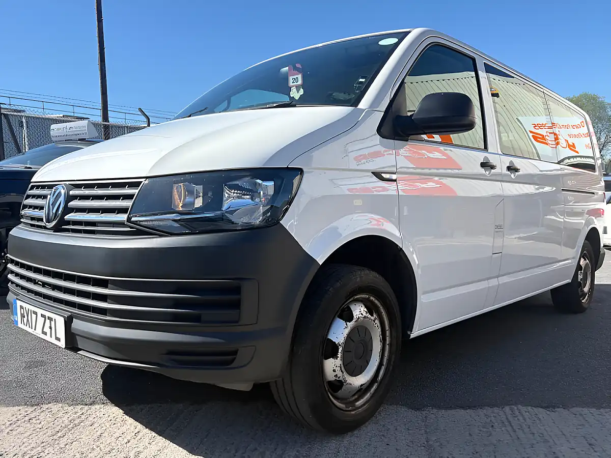 Used 2017 Volkswagen Transporter Shuttle Bluemotion Tech S FWD Lwb Euro 6 White - Interior and Exterior details 12