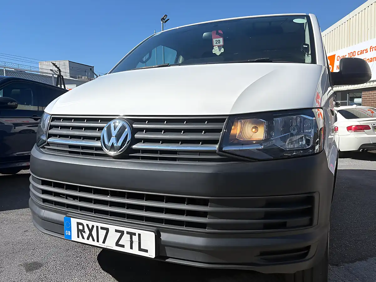 Used 2017 Volkswagen Transporter Shuttle Bluemotion Tech S FWD Lwb Euro 6 White - Interior and Exterior details 13