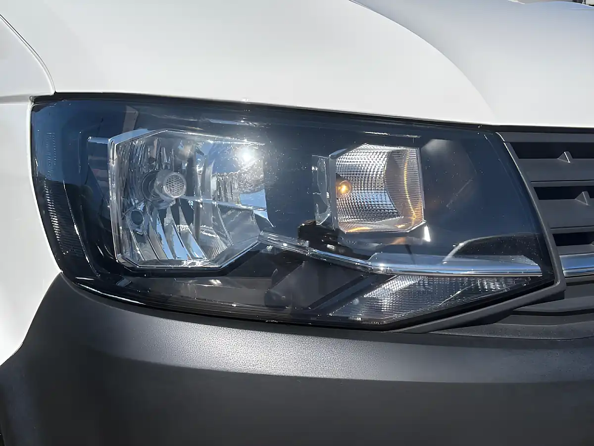 Used 2017 Volkswagen Transporter Shuttle Bluemotion Tech S FWD Lwb Euro 6 White - Interior and Exterior details 19