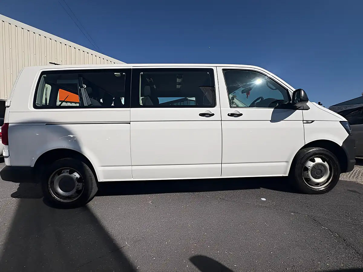 Used 2017 Volkswagen Transporter Shuttle Bluemotion Tech S FWD Lwb Euro 6 White - Interior and Exterior details 5