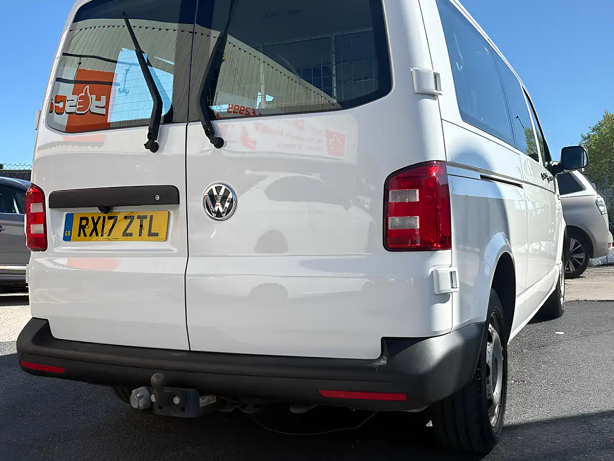 Used 2017 Volkswagen Transporter Shuttle Bluemotion Tech S FWD Lwb Euro 6 White - Interior and Exterior details 7