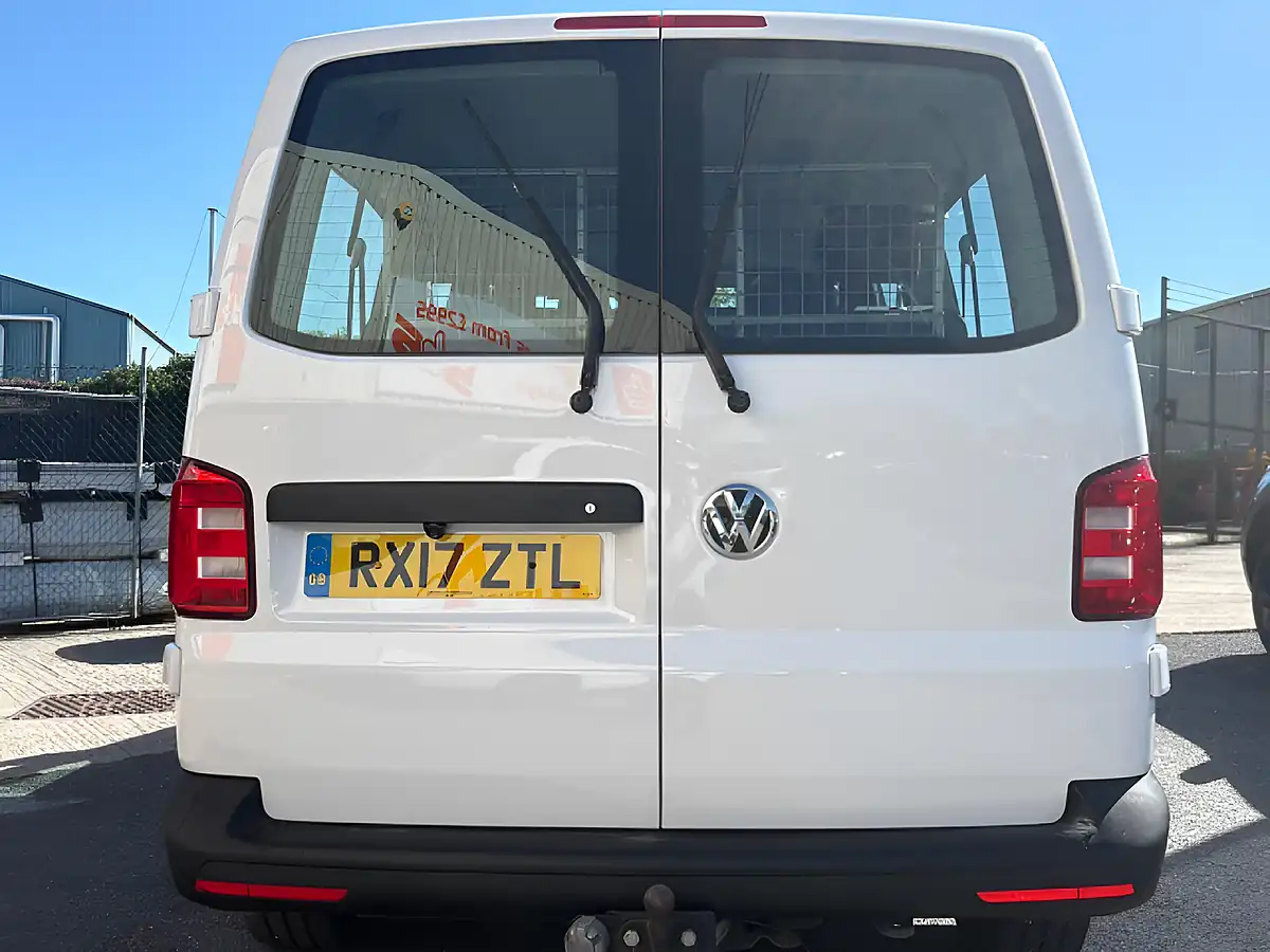 Used 2017 Volkswagen Transporter Shuttle Bluemotion Tech S FWD Lwb Euro 6 White - Interior and Exterior details 8