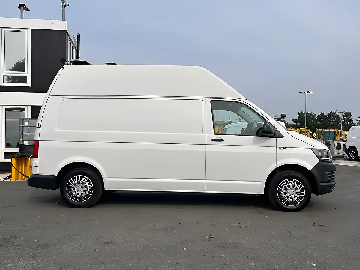 Used 2017 Volkswagen Transporter Startline White - Interior and Exterior details 8