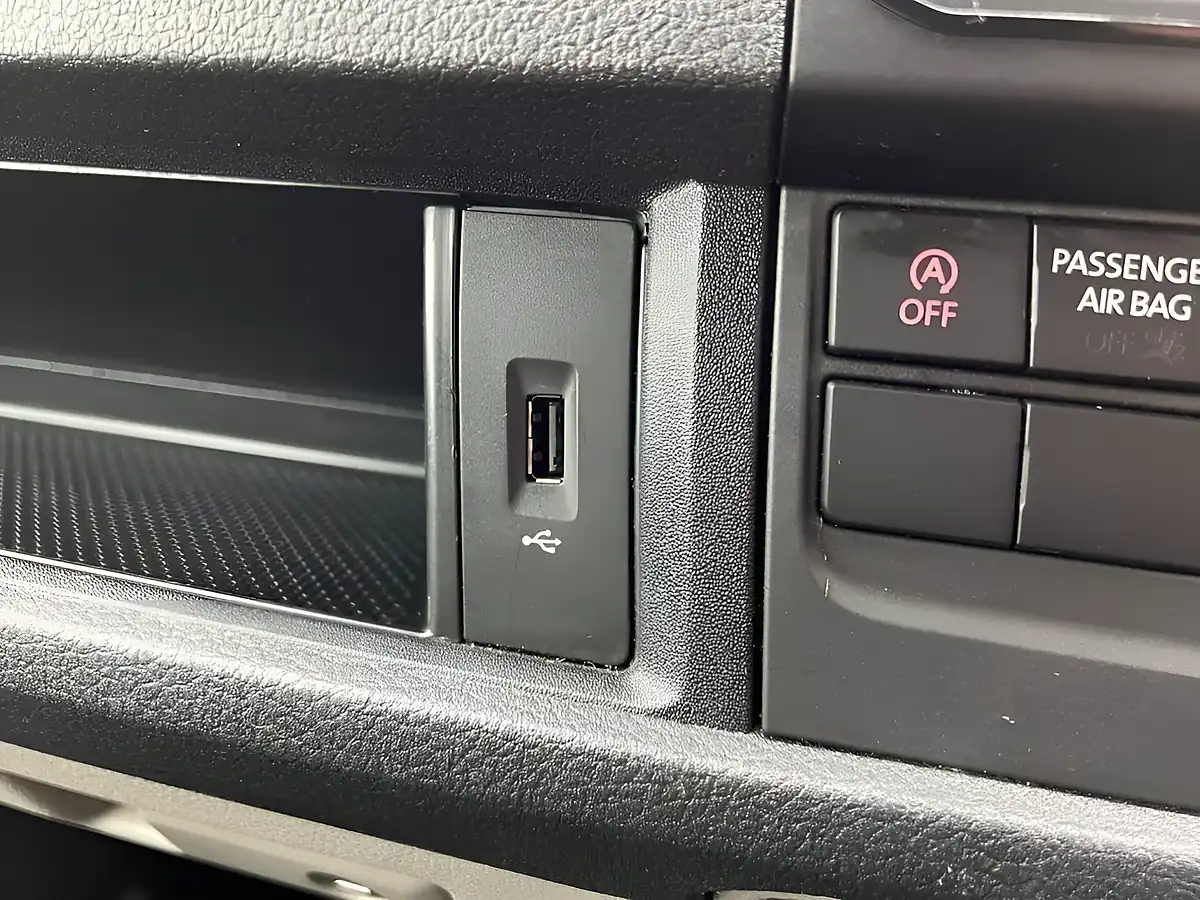 Used 2017 Volkswagen Transporter Startline White - Interior and Exterior details 13