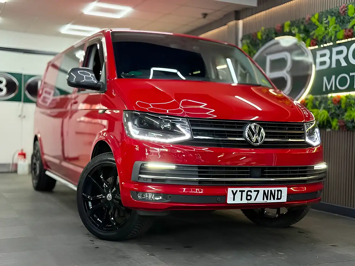 Used 2017 Volkswagen Transporter T30 H-Ln Lwb Cvn Red - Front View