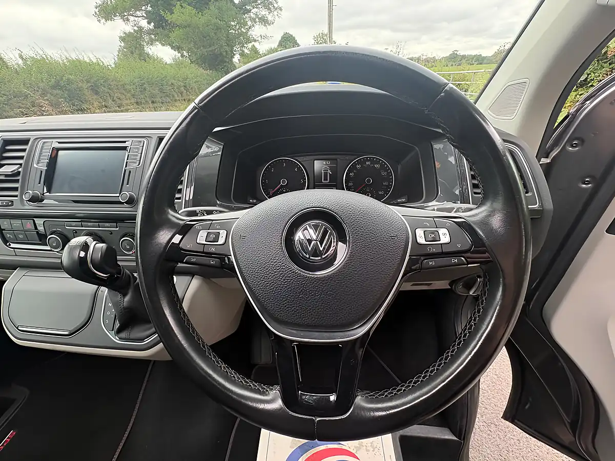 Used 2017 Volkswagen Transporter T32 Bluemotion Tech Grey - Interior and Exterior details 10