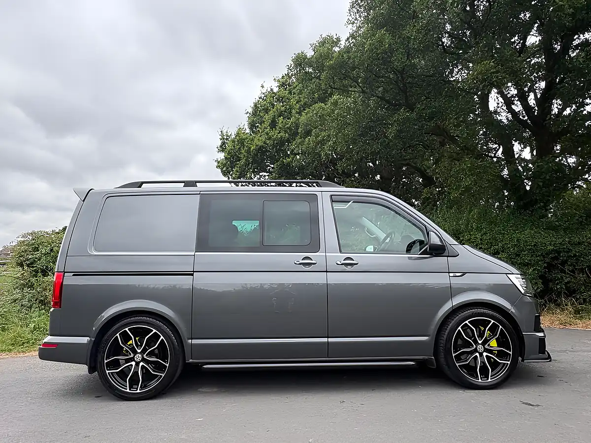 Used 2017 Volkswagen Transporter T32 Bluemotion Tech Grey - Interior and Exterior details 4