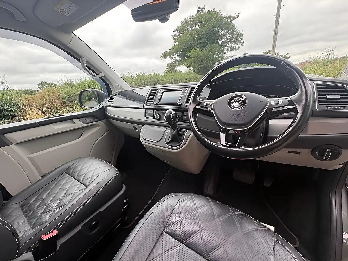 Used 2017 Volkswagen Transporter T32 Bluemotion Tech Grey - Interior and Exterior details 8