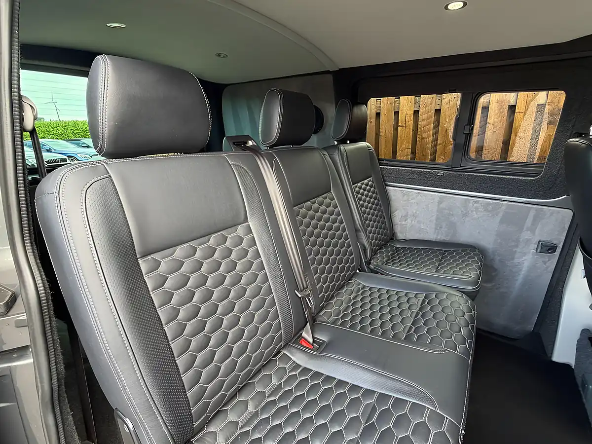 Used 2017 Volkswagen Transporter T32 Bluemotion Tech Grey - Interior and Exterior details 7