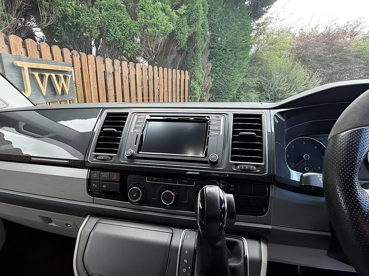 Used 2017 Volkswagen Transporter T32 Bluemotion Tech Grey - Interior and Exterior details 8
