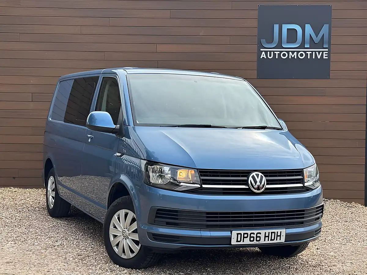 Used 2017 Volkswagen Transporter Trendline Blue - Front View
