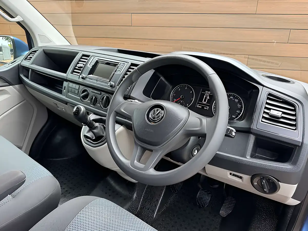 Used 2017 Volkswagen Transporter Trendline Blue - Interior and Exterior details 13
