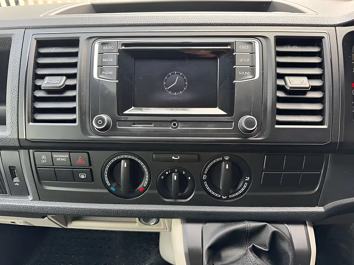 Used 2017 Volkswagen Transporter Trendline Blue - Interior and Exterior details 16