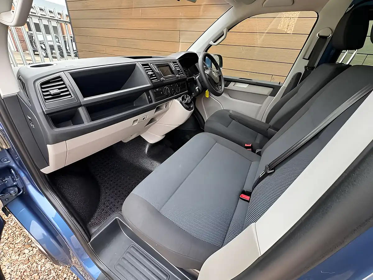 Used 2017 Volkswagen Transporter Trendline Blue - Interior and Exterior details 18