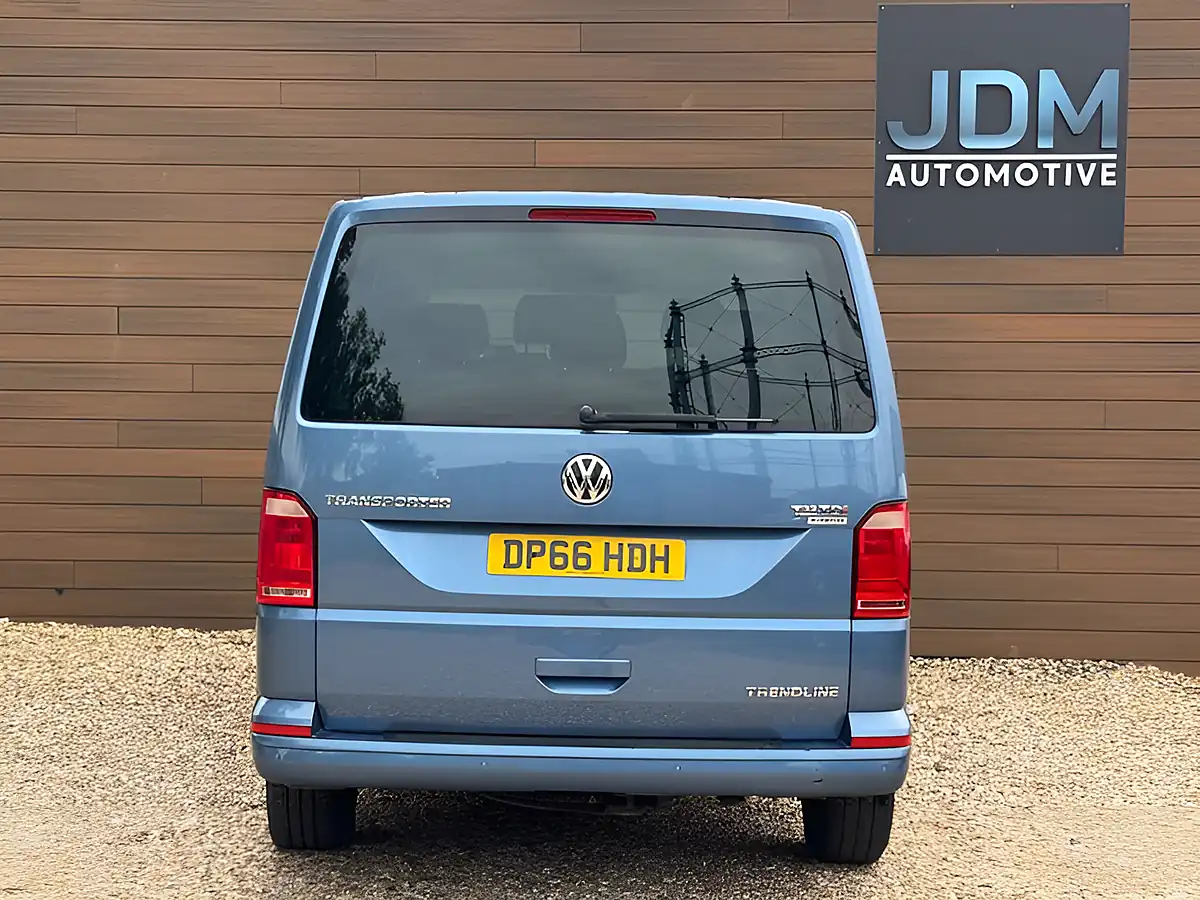 Used 2017 Volkswagen Transporter Trendline Blue - Interior and Exterior details 4