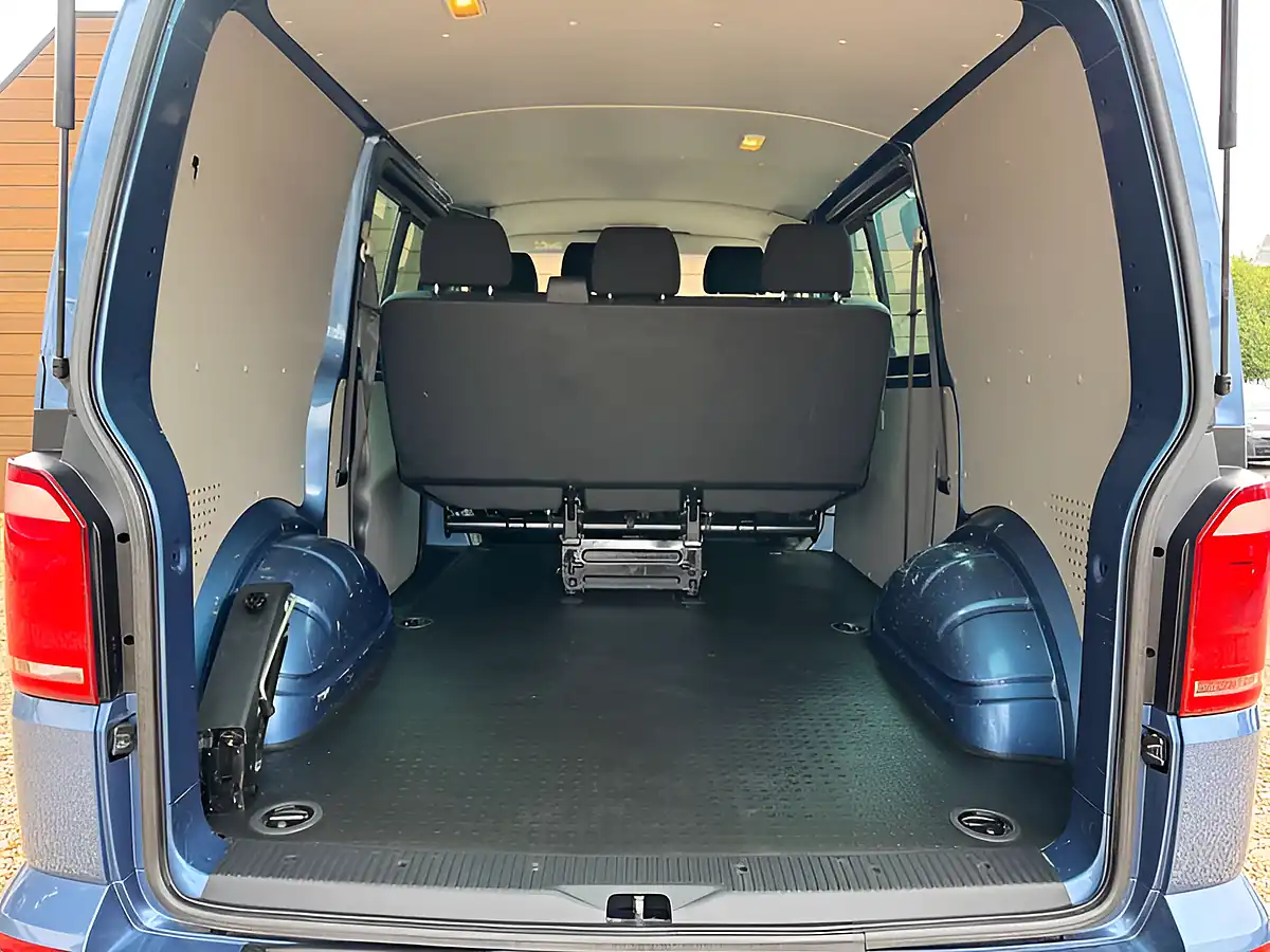Used 2017 Volkswagen Transporter Trendline Blue - Interior and Exterior details 5