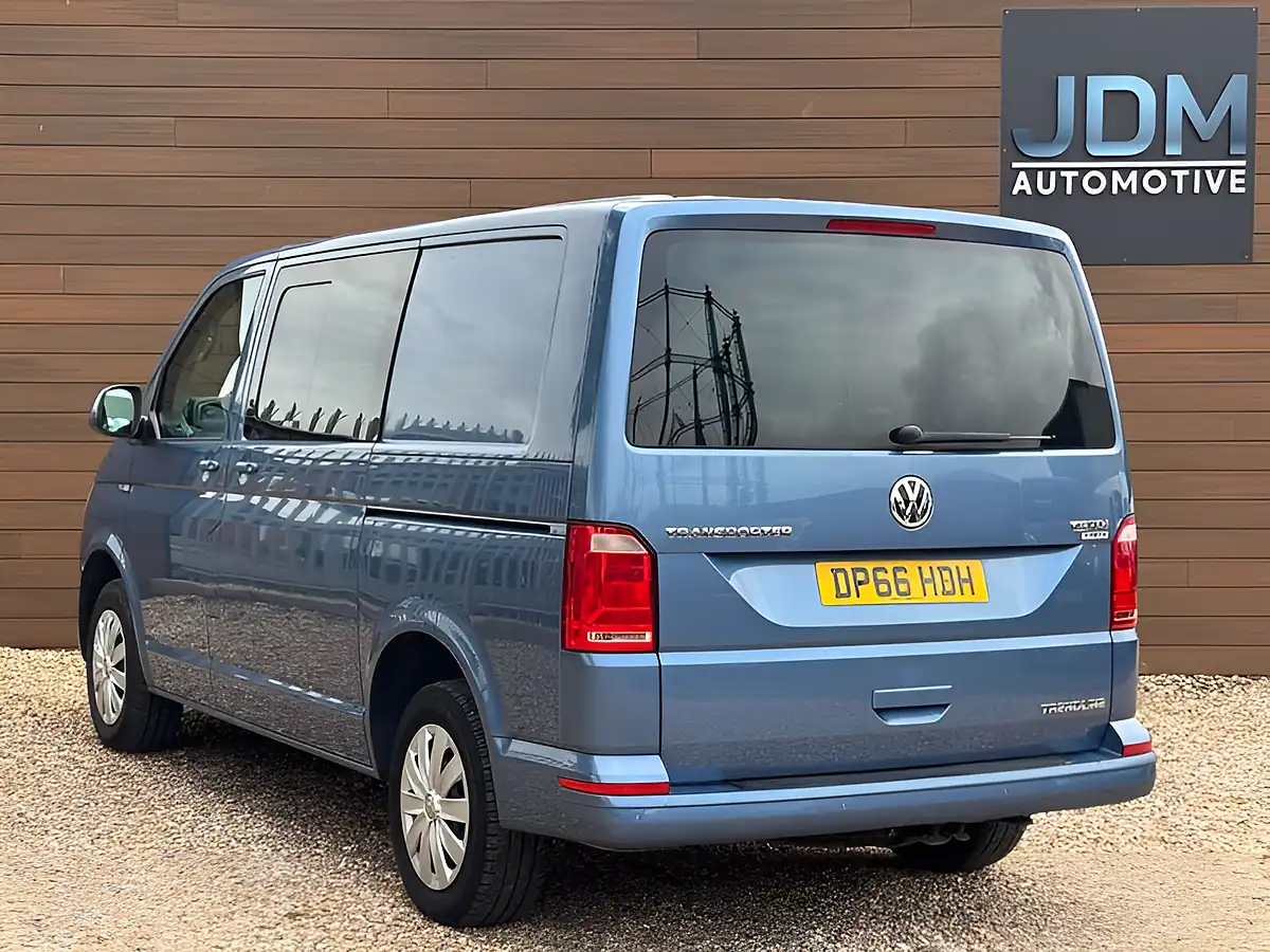 Used 2017 Volkswagen Transporter Trendline Blue - Interior and Exterior details 6