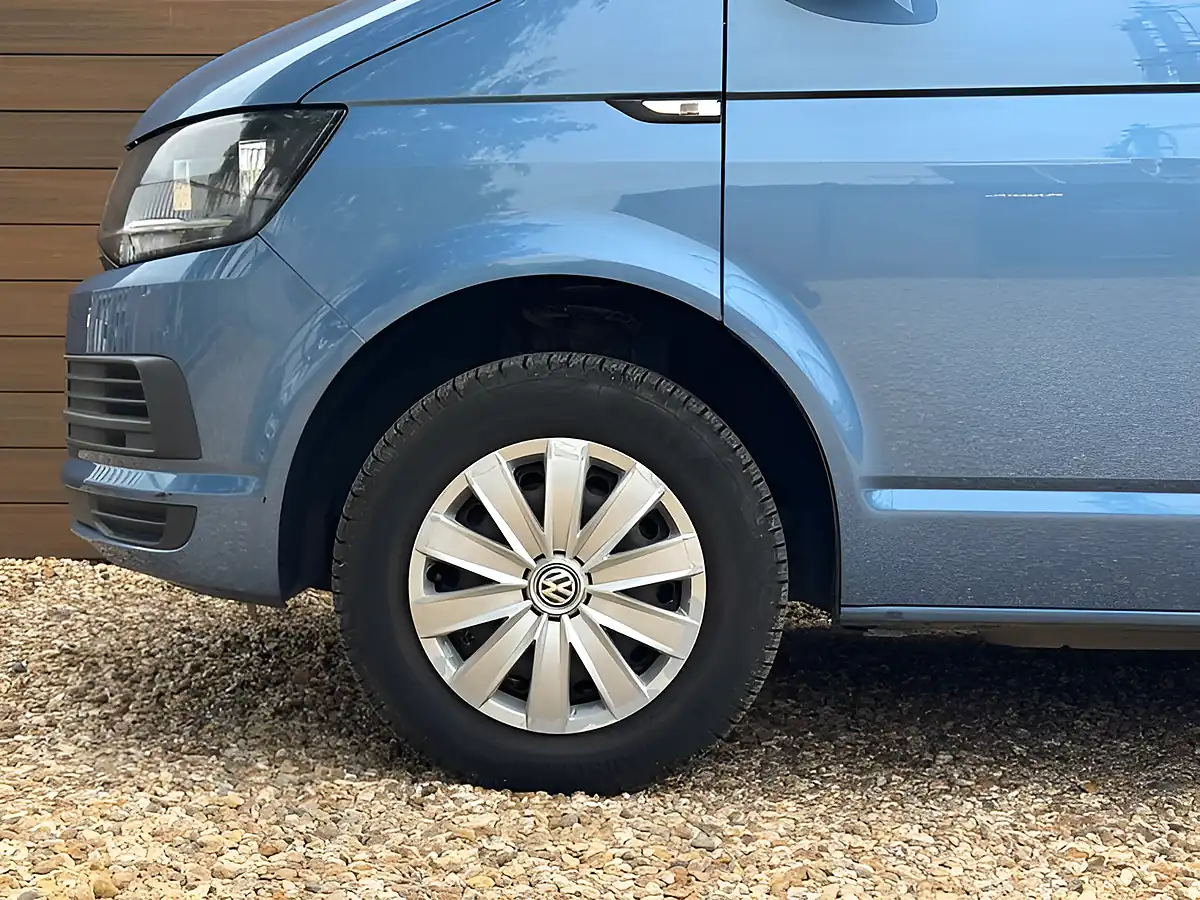 Used 2017 Volkswagen Transporter Trendline Blue - Interior and Exterior details 9