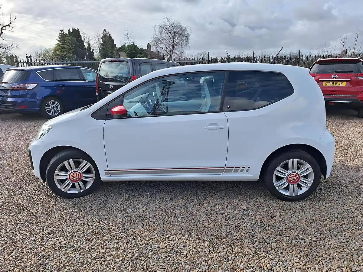 Used 2017 Volkswagen Up! Beats White - Interior and Exterior details 3