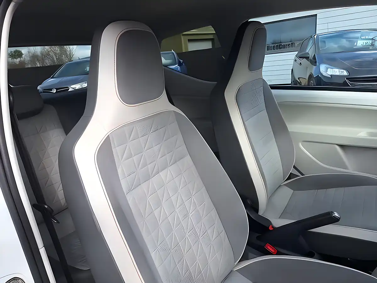 Used 2017 Volkswagen Up! Beats White - Interior and Exterior details 8
