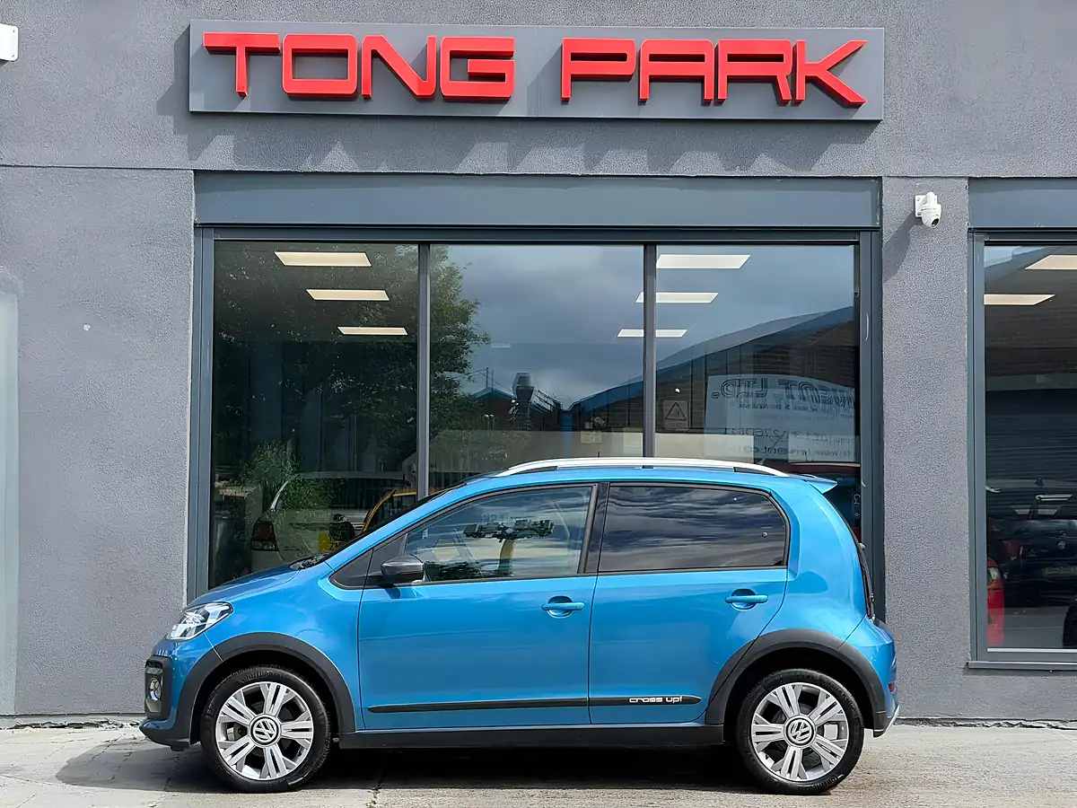 Used 2017 Volkswagen Up! Cross Blue - Interior and Exterior details 12