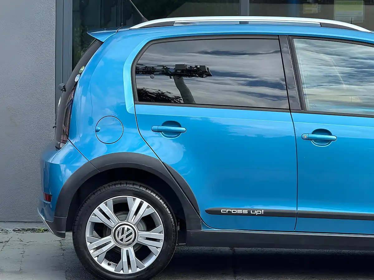 Used 2017 Volkswagen Up! Cross Blue - Interior and Exterior details 8