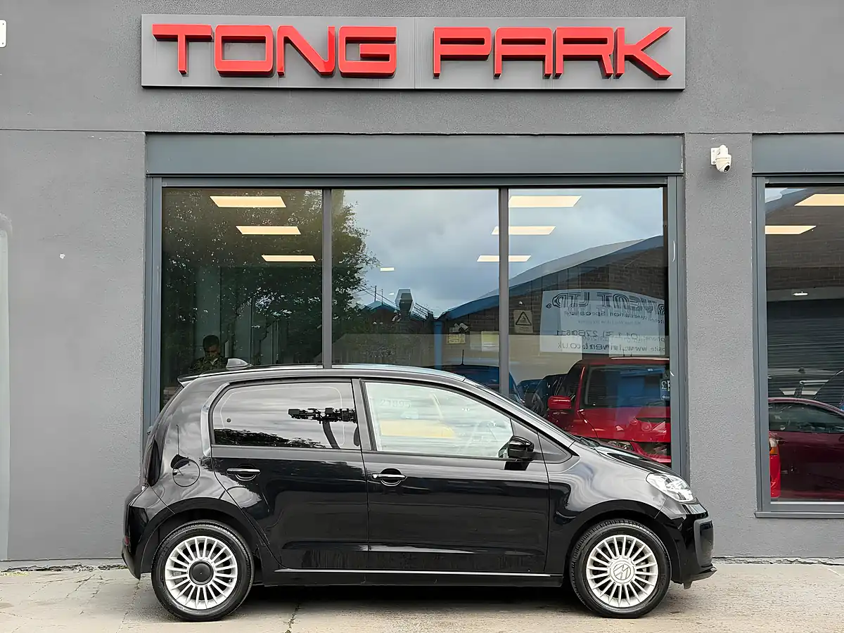 Used 2017 Volkswagen Up! High Up! Black - Interior and Exterior details 6