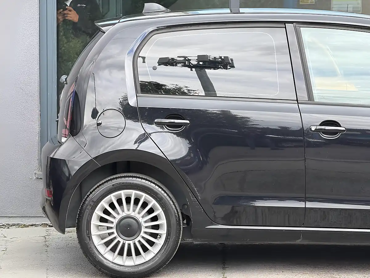 Used 2017 Volkswagen Up! High Up! Black - Interior and Exterior details 7