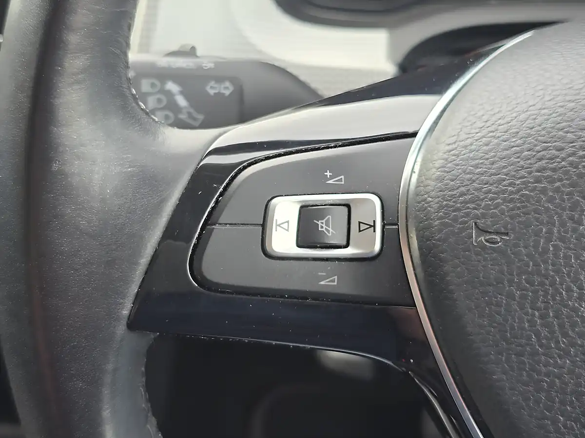 Used 2017 Volkswagen Up! High Up! Blue - Interior and Exterior details 13