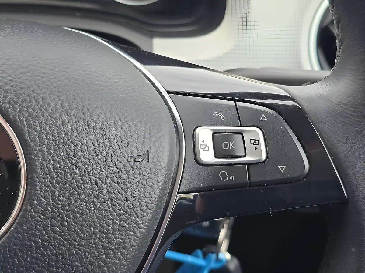 Used 2017 Volkswagen Up! High Up! Blue - Interior and Exterior details 15