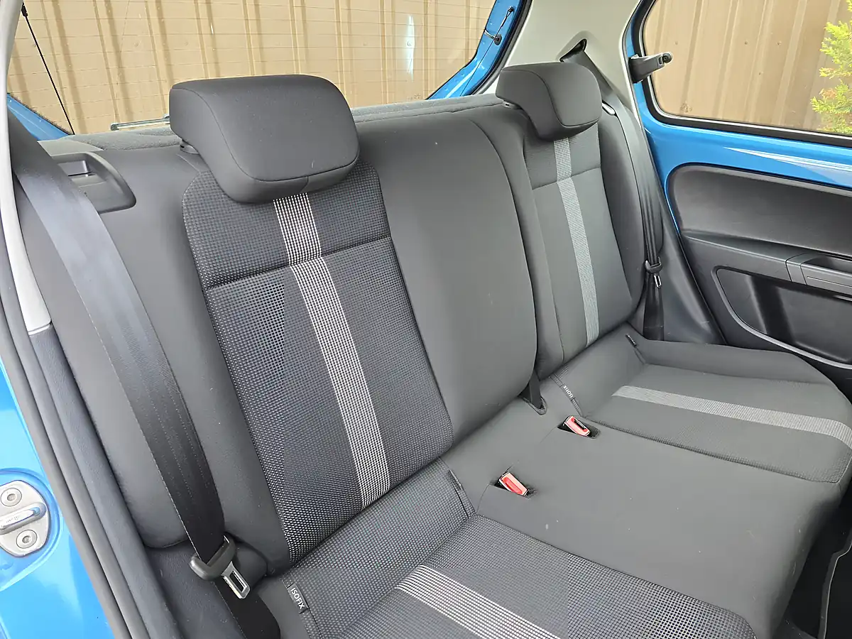 Used 2017 Volkswagen Up! High Up! Blue - Interior and Exterior details 16